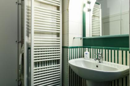 Rialto Apartment - image 14