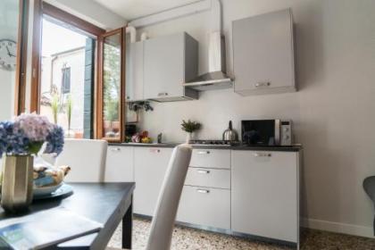 Venier Apartment - image 10