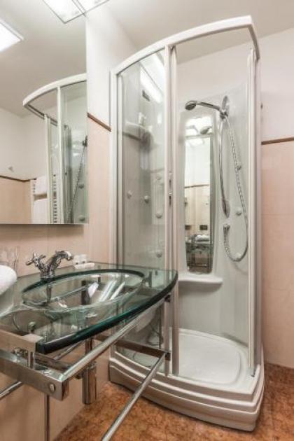 Ca' del Monastero 1 Collection Apt for 4 Guests with Balcony and Lift - image 10