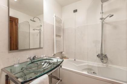 Ca' del Monastero 1 Collection Apt for 4 Guests with Balcony and Lift - image 11