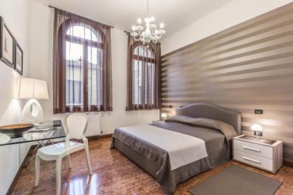 Ca' del Monastero 1 Collection Apt for 4 Guests with Balcony and Lift - image 17