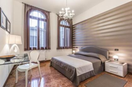 Ca' del Monastero 1 Collection Apt for 4 Guests with Balcony and Lift - image 5