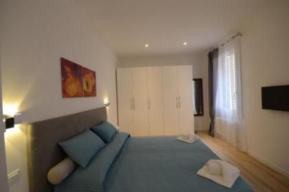 Rialto Bridge Luxury apartment - image 14