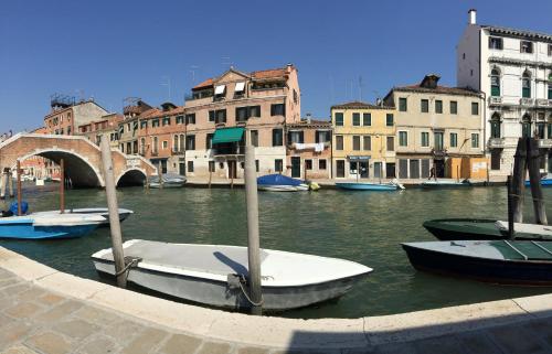 Princess Guest House Canal View - main image