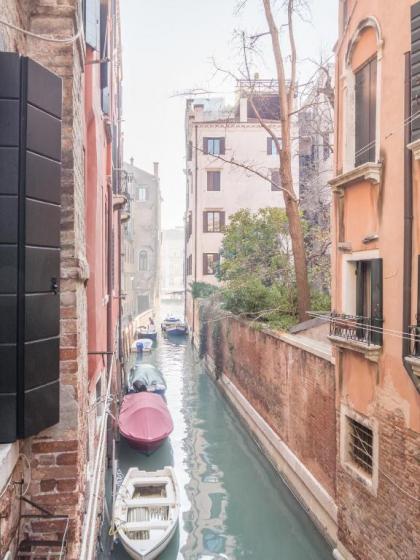 San Polo Canal View Apartments by Wonderful Italy - image 1