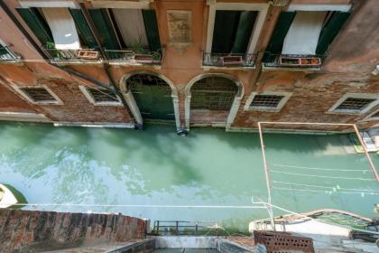 San Polo Canal View Apartments by Wonderful Italy - image 20