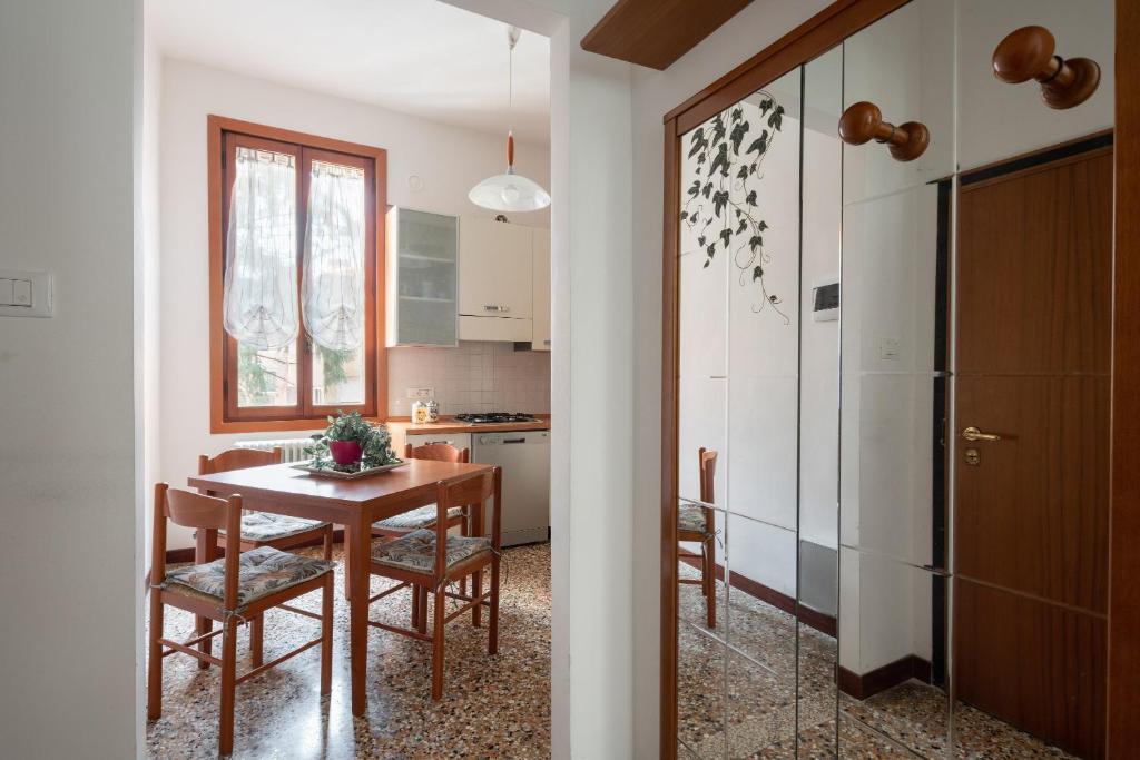 San Polo Canal View Apartments by Wonderful Italy - image 3