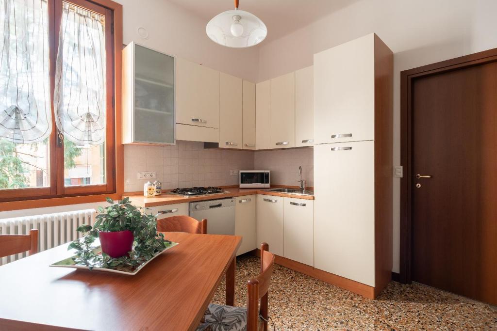 San Polo Canal View Apartments by Wonderful Italy - image 4