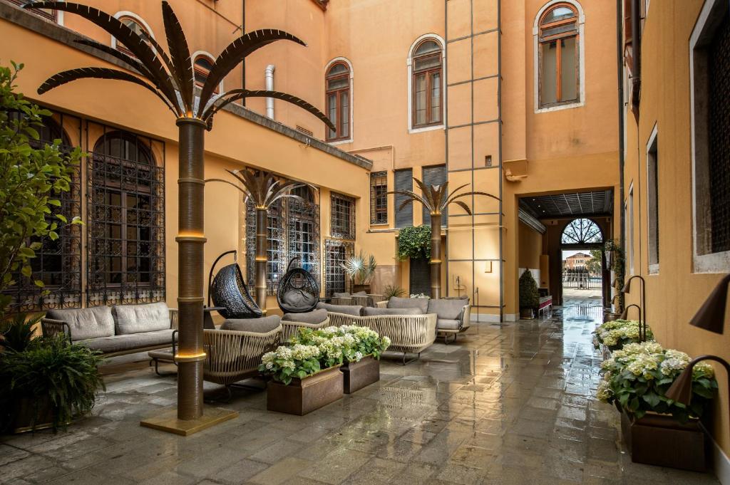 Palazzo Veneziano - Venice Collection - main image