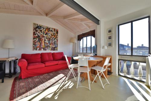 Venice Homes & Holidays Art District - main image