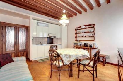 Biennale APT Balcony - image 13