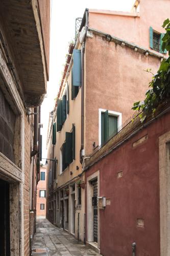 Venice Inn - image 2