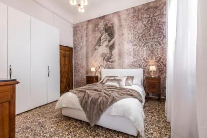 Rialto Design Boutique Apartment R&R - image 1
