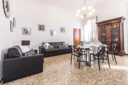 Rialto Design Boutique Apartment R&R - image 13