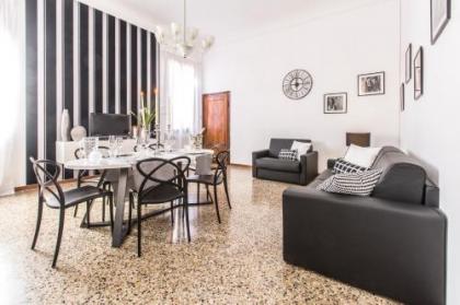 Rialto Design Boutique Apartment R&R - image 6