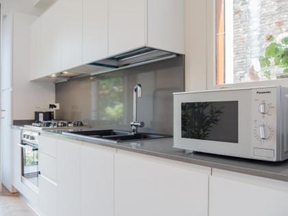 Luxury Apartment On Grand Canal by Wonderful Italy - image 14