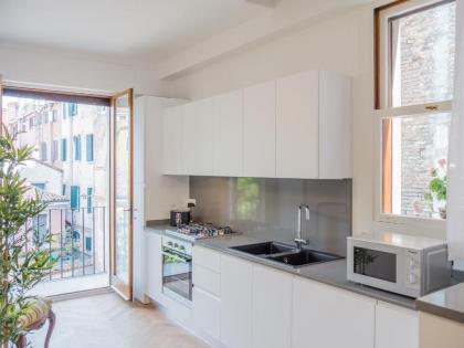 Luxury Apartment On Grand Canal by Wonderful Italy - image 15