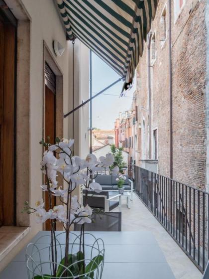 Luxury Apartment On Grand Canal by Wonderful Italy - image 9