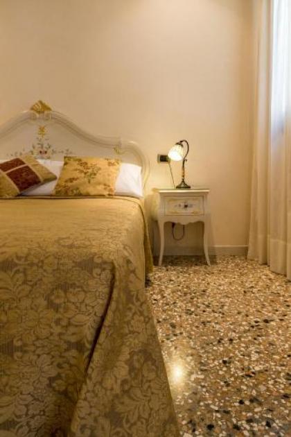 Inn Venice - image 1