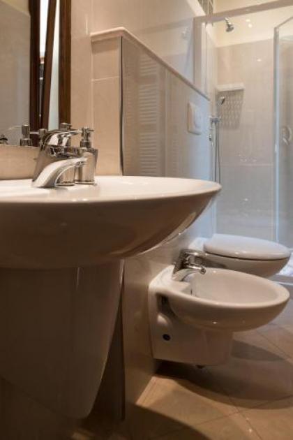 Inn Venice - image 11