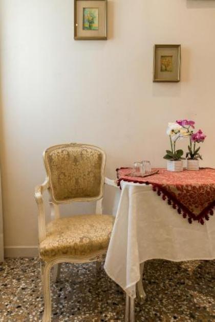 Inn Venice - image 8