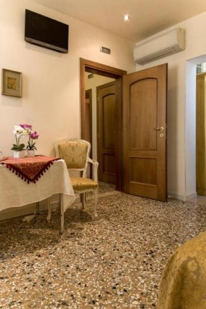 Inn Venice - image 9