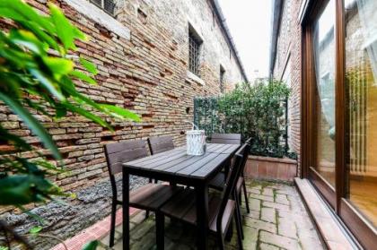 Bluesky - Cannaregio court of Venice - image 11