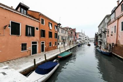 Bluesky - Cannaregio court of Venice - image 12