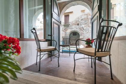 Riva Palace Apartments by Wonderful Italy - image 9