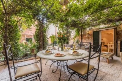 Luxury Garden House La Baruffa- Dimora Italia Collection - - image 8