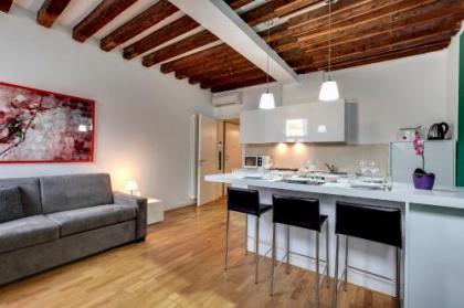 Cannaregio suite with garden - image 19