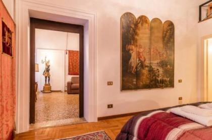 Fenice Backstage over Canal - image 15