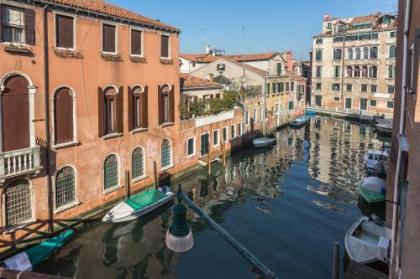 Ca' Meraviglia Canal View - image 2