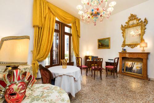 Luxury Venetian Rooms - main image