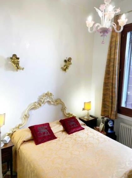 Luxury Venetian Rooms - image 11