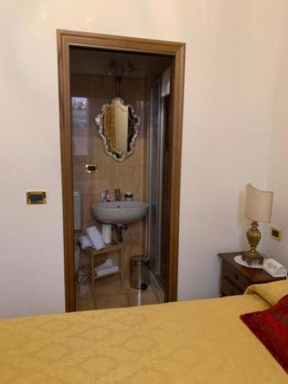 Luxury Venetian Rooms - image 13