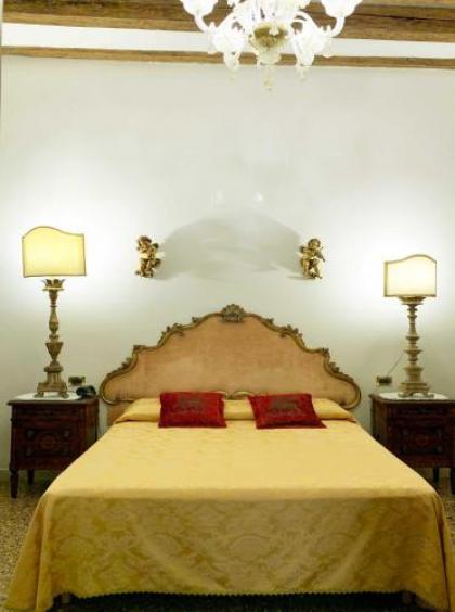 Luxury Venetian Rooms - image 9