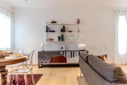 Apt. Venice Modern Style - image 11