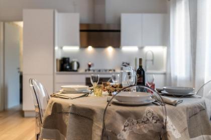 Apt. Venice Modern Style - image 15