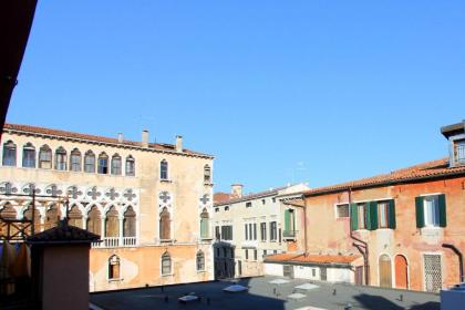 Apt. Venice Modern Style - image 3