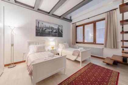 Ca' del Pozzo Loft Apartment - image 14