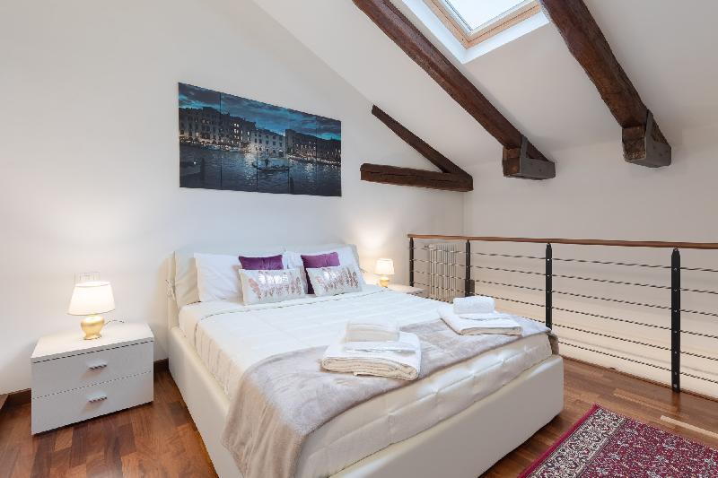 Ca' del Pozzo Loft Apartment - image 3