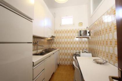 City Apartments Corner Canal View - image 5