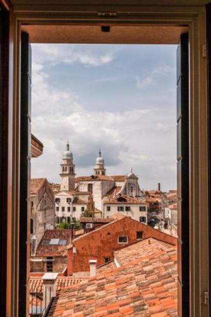 Carmini Canal View and balcony with Lift - image 6