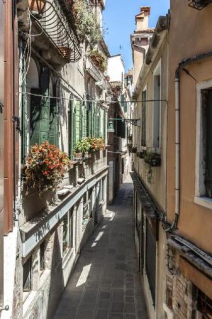 Riva De Biasio Charming Apartment R&R - image 3