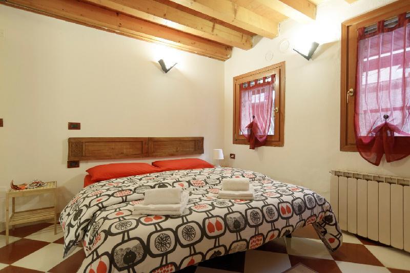 Typical Venetian (wifi) apartment - image 4