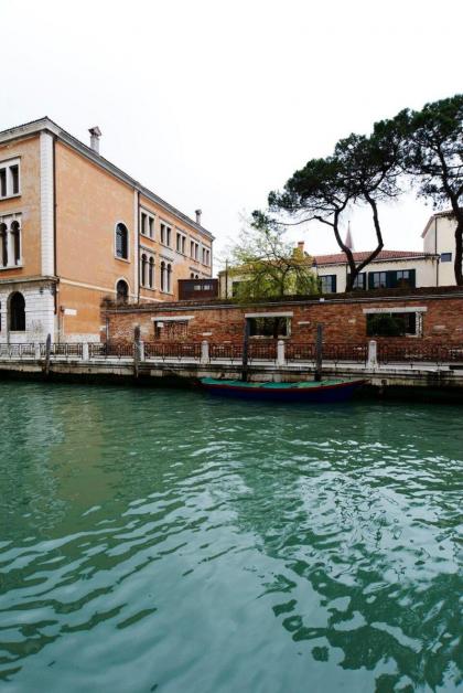Canal view near Biennale Wi-fi - image 5