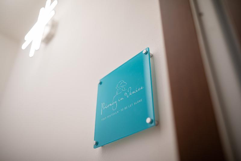 Privacy in Venice Apartment - image 5