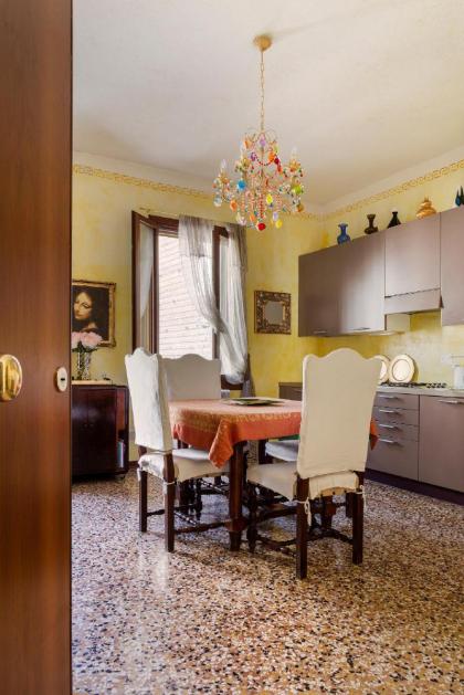 the Contemporary & Baroque House - image 4