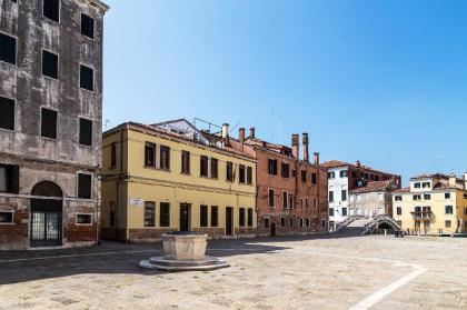 the Contemporary & Baroque House - image 5
